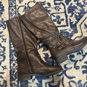 Brown under knee-High Leather Boots